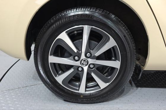 Toyota Prius 1.5 — пробег 56 045 км — фото 5 из 5
