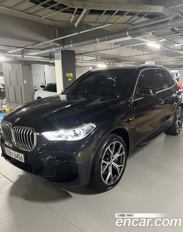 BMW X5 xDrive 45e M Sport — пробег 50 000 км — фото 1 из 4