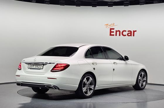 Mercedes-Benz E-Class E300 Avantgarde — пробег 73 369 км — фото 2 из 5