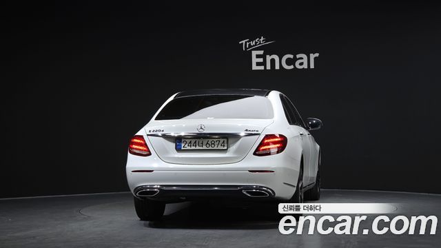 Mercedes-Benz E-Class E220d 4MATIC Exclusive — пробег 123 417 км — фото 4 из 5