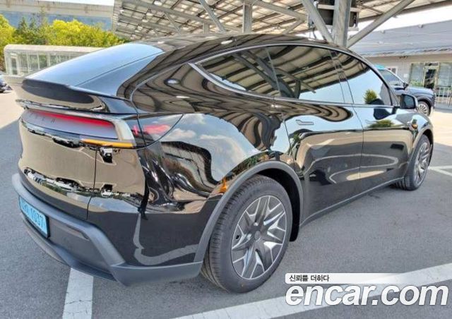 Tesla Model Y L Long Range AWD — пробег 1 км — фото 5 из 5