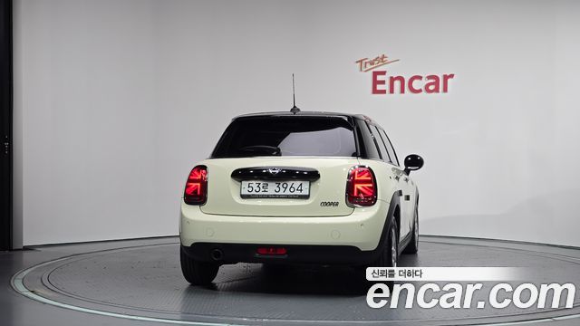 Mini Cooper 5Door Standard 3rd — пробег 65 072 км — фото 4 из 5