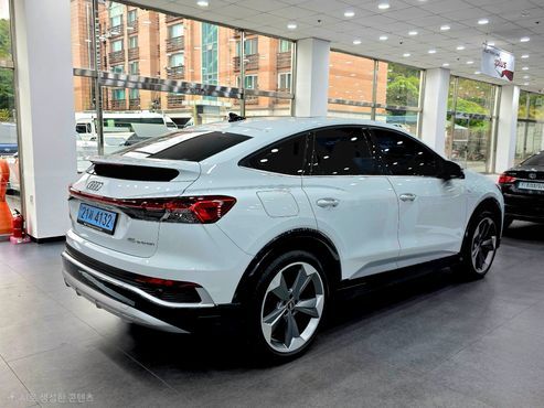 Audi Q4 e-tron 45 Premium Sportback — пробег 2 378 км — фото 2 из 5