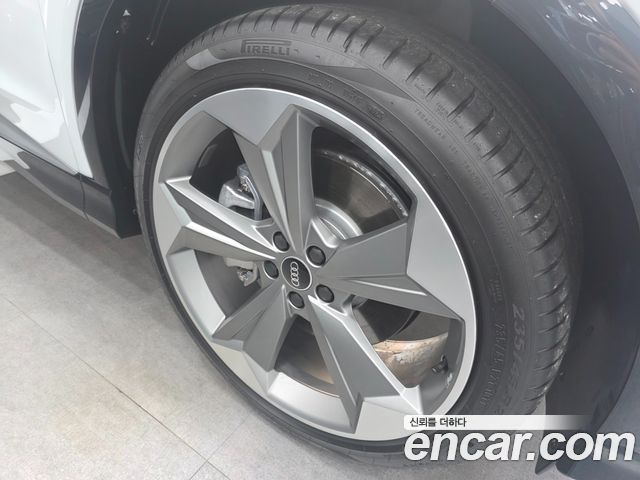 Audi Q4 e-tron 45 Premium Sportback — пробег 2 378 км — фото 5 из 5