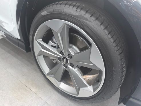 Audi Q4 e-tron 45 Premium Sportback — пробег 2 378 км — фото 5 из 5