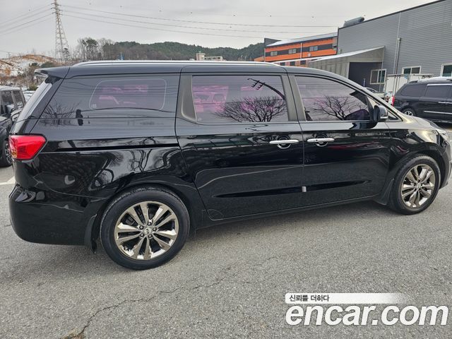 Kia Carnival 9-seater Luxury — пробег 136 091 км — фото 4 из 5