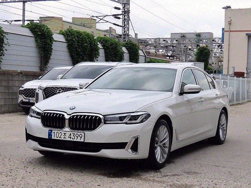 BMW 5-Series 530i xDrive Luxury — пробег 69 107 км — фото 1 из 5