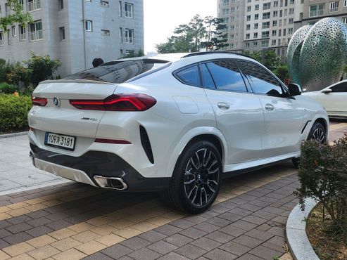BMW X6 xDrive40i M Sport — пробег 1 080 км — фото 5 из 5