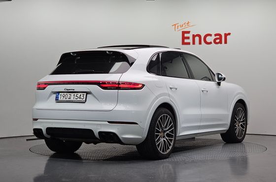 Porsche Cayenne 3.0 PLATINUM EDITION — пробег 56 862 км — фото 2 из 5