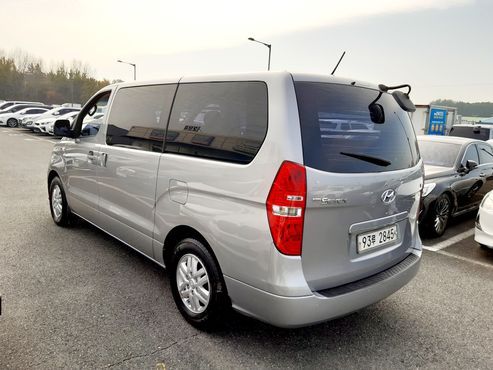 Hyundai Starex Van 3-Seater Smart — пробег 190 000 км — фото 4 из 5