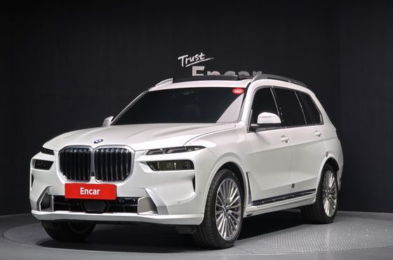 BMW X7 xDrive 40i Design Pure Excellence 7-Seater — пробег 9 697 км — фото 1 из 5