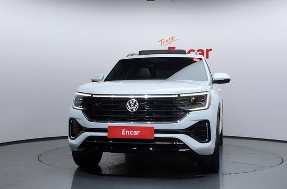 Volkswagen Atlas 2.0 TSI R-LINE 7-Seater — пробег 4 880 км — фото 3 из 5