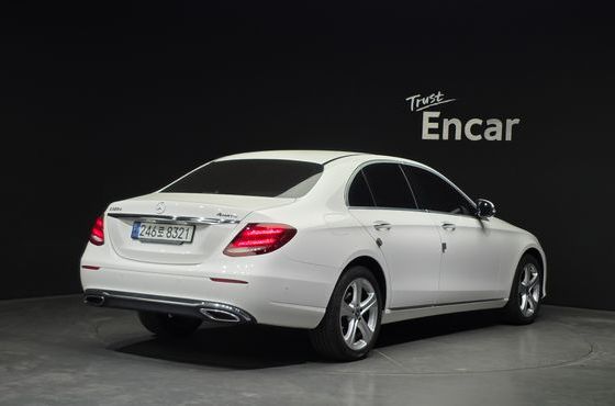 Mercedes-Benz E-Class E220d 4MATIC Avantgarde — пробег 91 358 км — фото 2 из 5