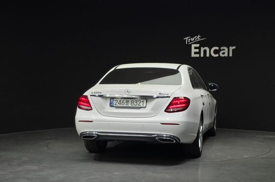 Mercedes-Benz E-Class E220d 4MATIC Avantgarde — пробег 91 358 км — фото 4 из 5