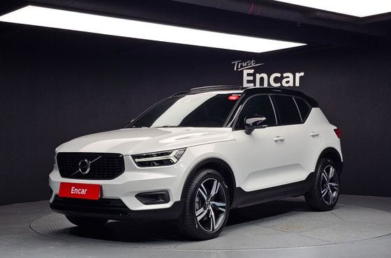 Volvo XC40 B4 R-Design — пробег 31 190 км — фото 1 из 5