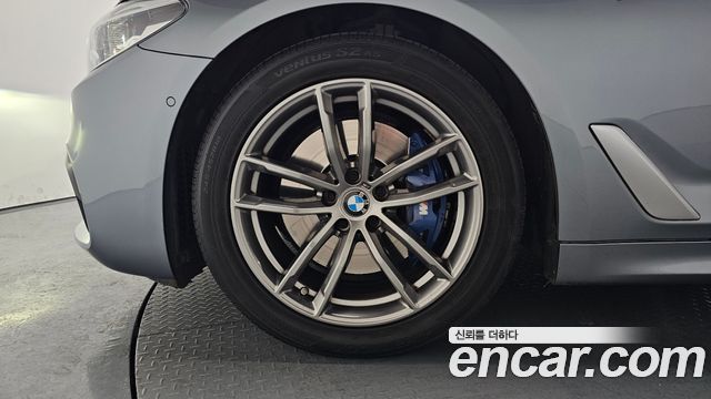 BMW 5-Series 530i M Sport Package Plus — пробег 121 113 км — фото 5 из 5