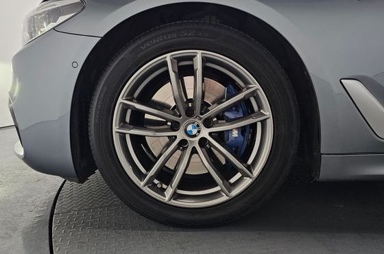 BMW 5-Series 530i M Sport Package Plus — пробег 121 113 км — фото 5 из 5