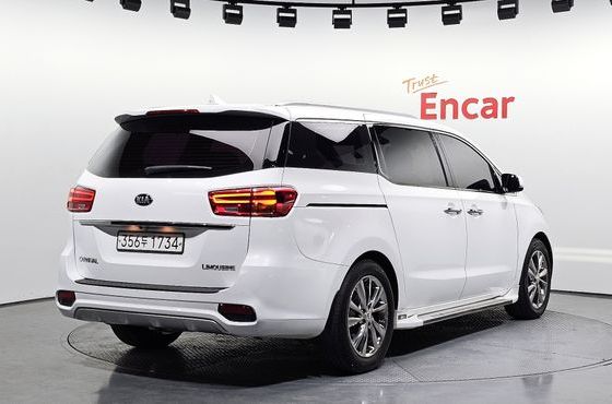 Kia Carnival 7-Seater Limousine VIP — пробег 139 633 км — фото 2 из 5