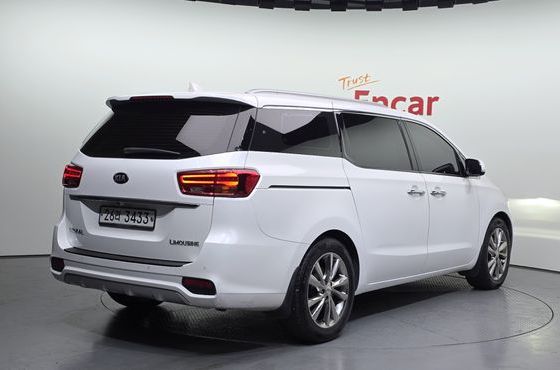 Kia Carnival 7-Seater Limousine VIP — пробег 112 932 км — фото 2 из 5