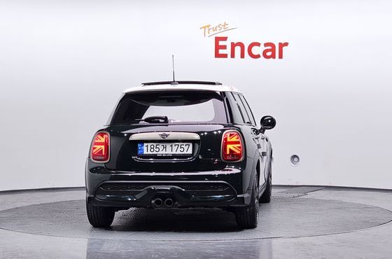 Mini Cooper 5Door Resolute Edition 3rd Gen — пробег 24 891 км — фото 4 из 5