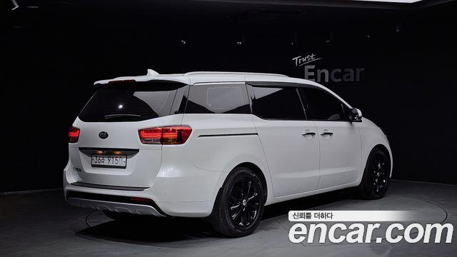 Kia Carnival из Кореи Encar
