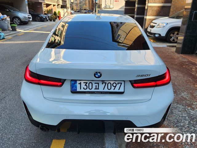 BMW 3-Series 320i M Sport — пробег 900 км — фото 4 из 5