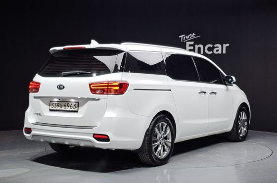 Kia Carnival 9-Seater Prstige — пробег 28 585 км — фото 2 из 5