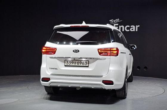Kia Carnival 9-Seater Prstige — пробег 28 585 км — фото 4 из 5