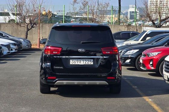 Kia Carnival 9-Seater Prstige — пробег 96 585 км — фото 4 из 5