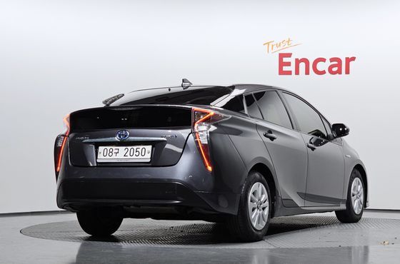 Toyota Prius 1.8 E — пробег 127 858 км — фото 2 из 5