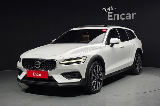 Volvo V60 B5 Ultimate AWD — пробег 24 621 км — фото 1 из 5