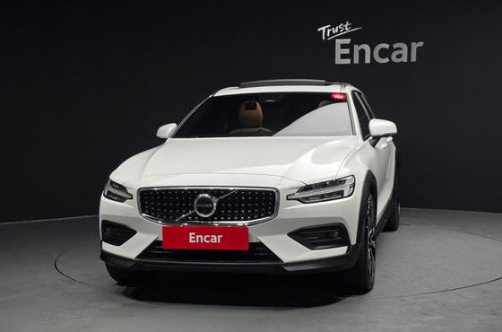 Volvo V60 B5 Ultimate AWD — пробег 24 621 км — фото 3 из 5