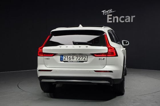Volvo V60 B5 Ultimate AWD — пробег 24 621 км — фото 4 из 5