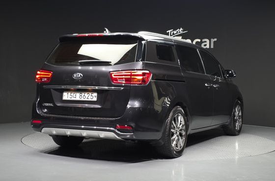 Kia Carnival 9-Seater Prstige — пробег 113 509 км — фото 2 из 5
