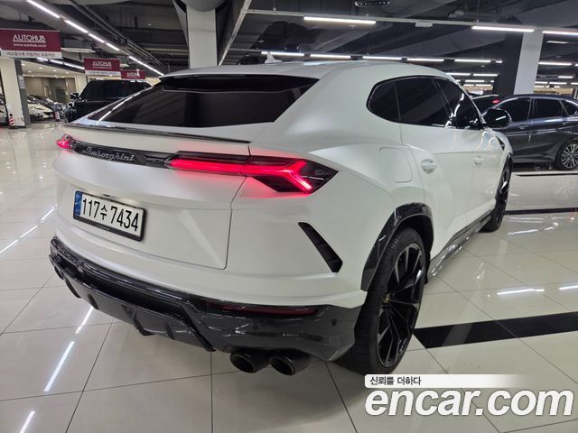 Lamborghini Urus 4.0 V8 — пробег 10 500 км — фото 2 из 5