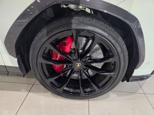 Lamborghini Urus 4.0 V8 — пробег 10 500 км — фото 5 из 5