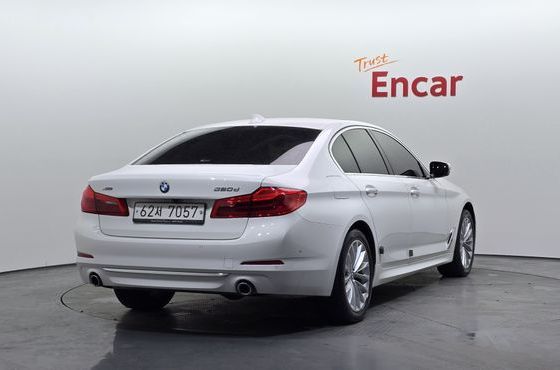 BMW 5-Series 520d xDrive Luxury Plus — пробег 98 335 км — фото 2 из 5