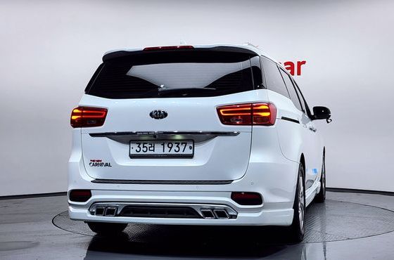 Kia Carnival 9-Seater Prstige — пробег 118 727 км — фото 4 из 5