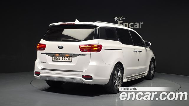 Kia Carnival из Кореи Encar