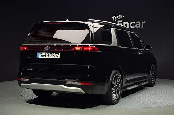 Kia Carnival 9-Seater Prestige — пробег 70 000 км — фото 2 из 5