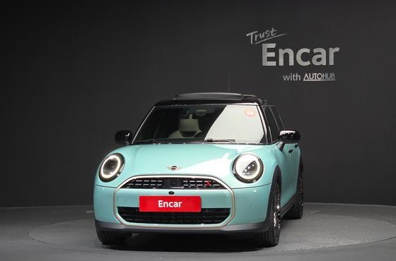 Mini Cooper 5 Door Favoured — пробег 4 438 км — фото 3 из 5