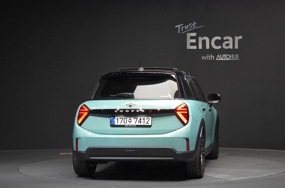 Mini Cooper 5 Door Favoured — пробег 4 438 км — фото 4 из 5