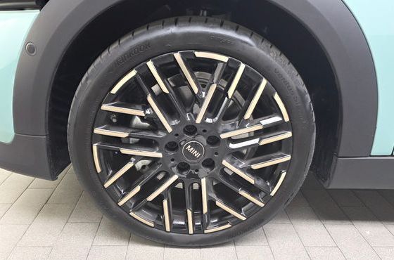 Mini Cooper 5 Door Favoured — пробег 4 438 км — фото 5 из 5