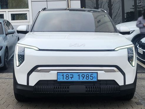 Kia EV3 Long Range 2WD Earth — пробег 700 км — фото 1 из 5
