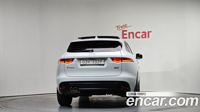 Jaguar F-PACE 20d R-Sport — пробег 114 488 км — фото 4 из 5