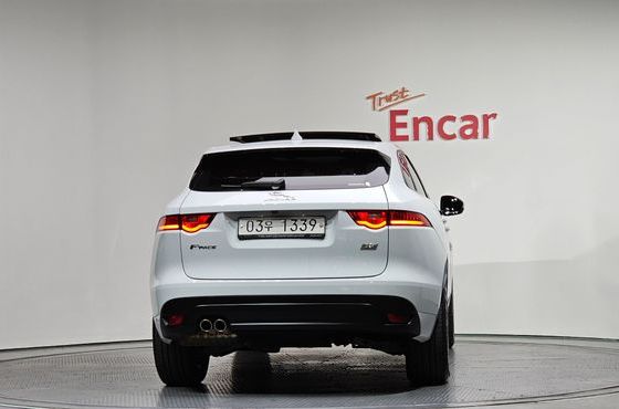 Jaguar F-PACE 20d R-Sport — пробег 114 488 км — фото 4 из 5
