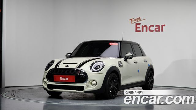 Mini Cooper 5Door Standard 3rd — пробег 28 679 км — фото 1 из 5