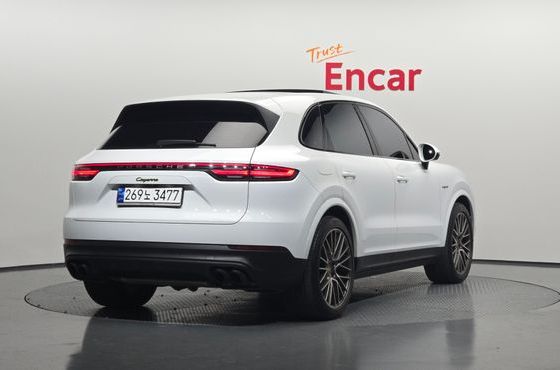 Porsche Cayenne 3.0 E-HYBRID PLATINUM EDITION — пробег 52 624 км — фото 2 из 5
