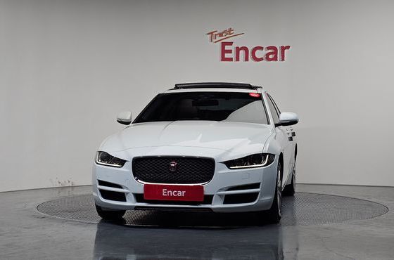 Jaguar XE 20d Prestige — пробег 92 685 км — фото 3 из 5
