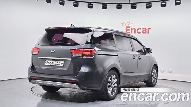 Kia Carnival 9-seater Luxury — пробег 212 314 км — фото 2 из 5